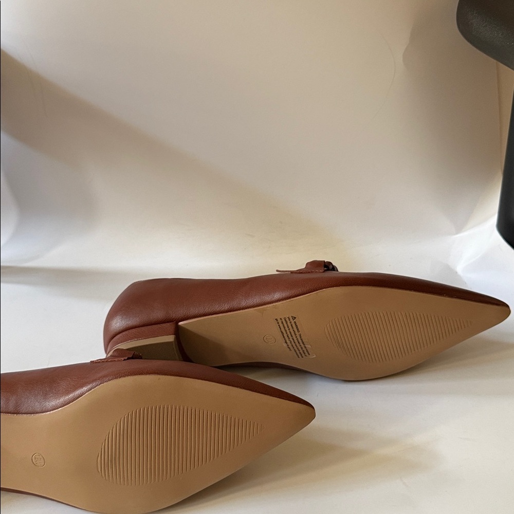 Elegant Brown Leather Loafers with Gold Accent Chain Across Front - Picture 5 of 6